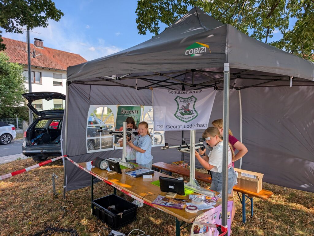 Schießsport zum Ausprobieren beim Dorffest in Loderbach